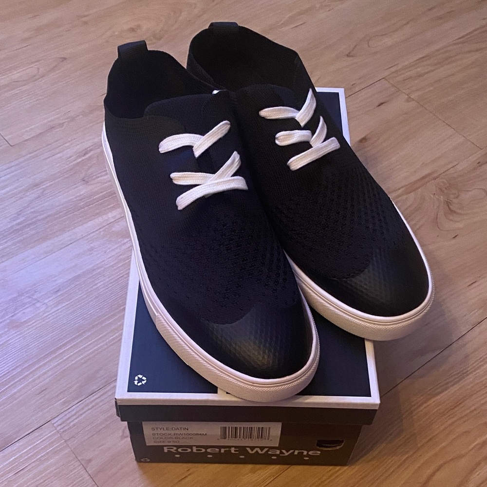 Robert Wayne Black and White Men's Sneakers